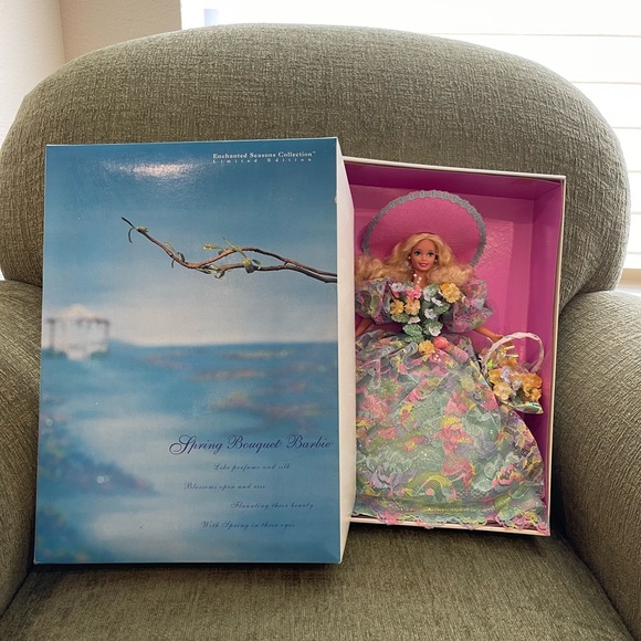 Barbie: Enchanted Season Collection - Picture 5 of 5